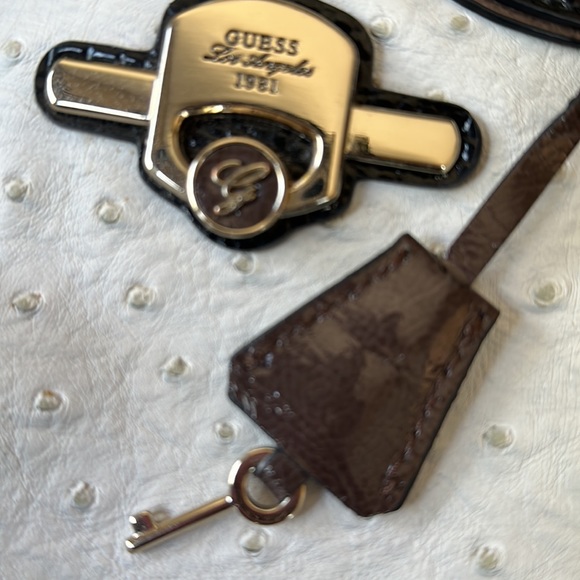 Guess Bag - Picture 2 of 16